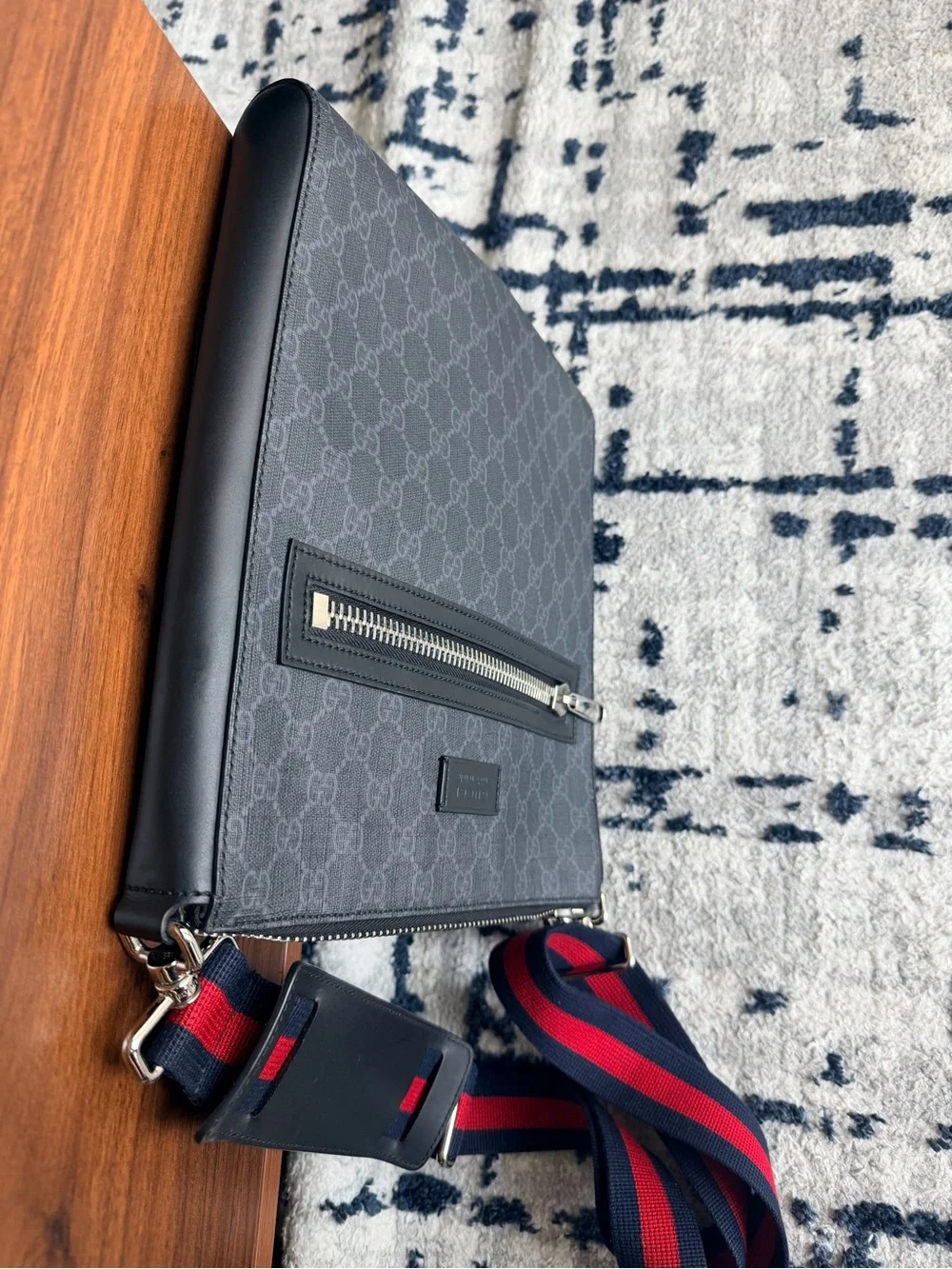Gucci compact messenger
